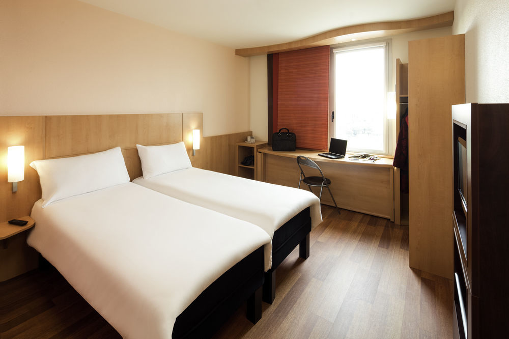 Hotel Ibis Bragance Extérieur photo
